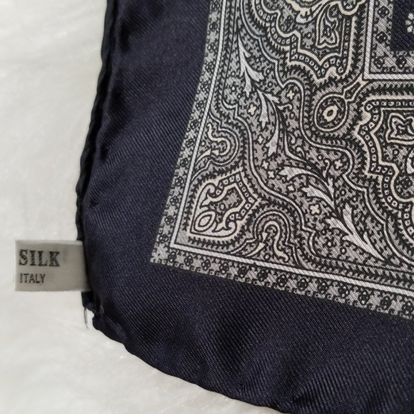 Bundle of two Italian Silk Pattern Hankies. - Picture 5 of 8